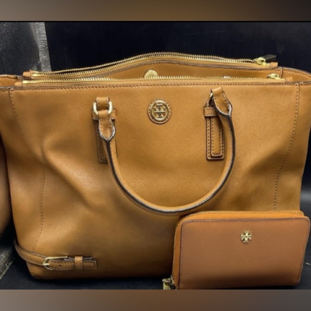 Tory Burch Robinson Double Zip purse and wallet